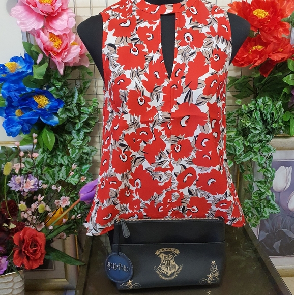 Harry Potter Hogwarts Cosmetic Bag - Picture 2 of 16